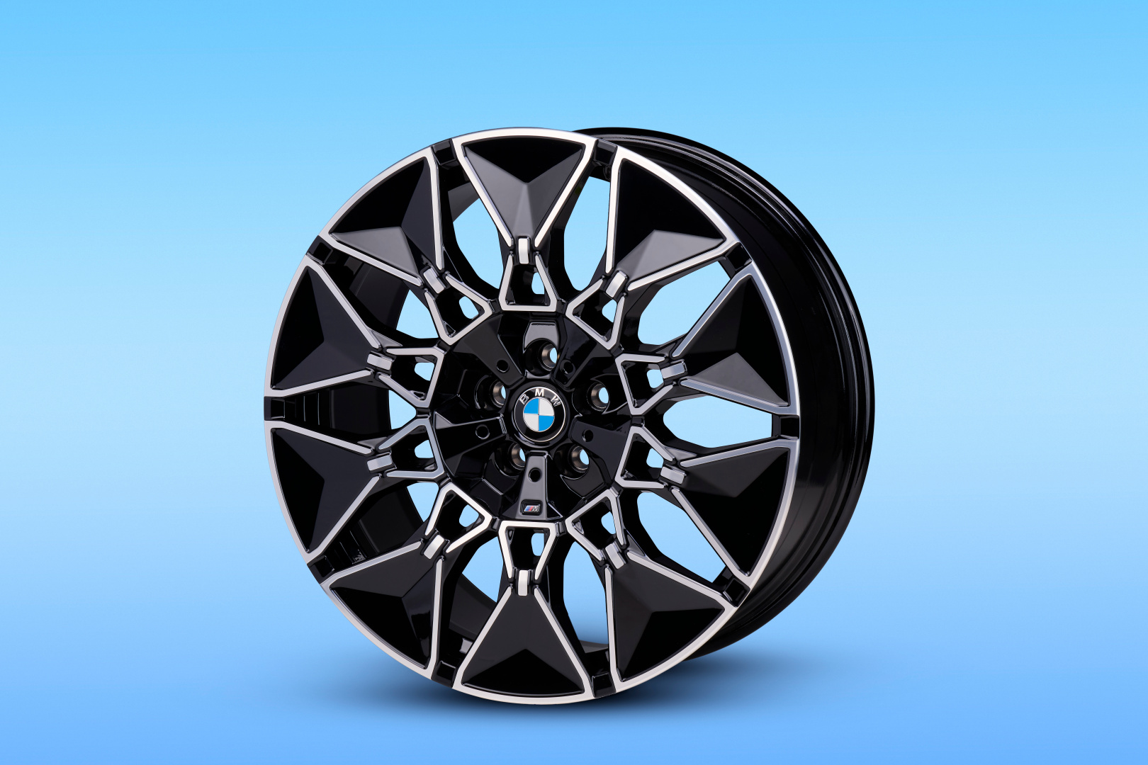 SMALL_P90632554_highRes